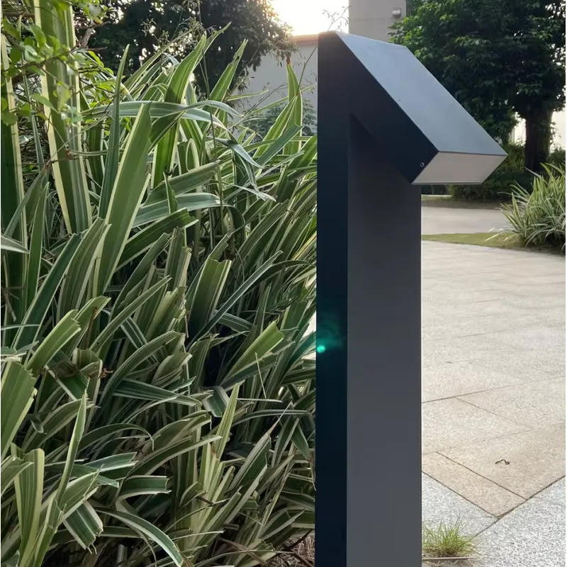 Luminaria de Jardín de Latón F - Outdoor Lighting Unique reseña y precio